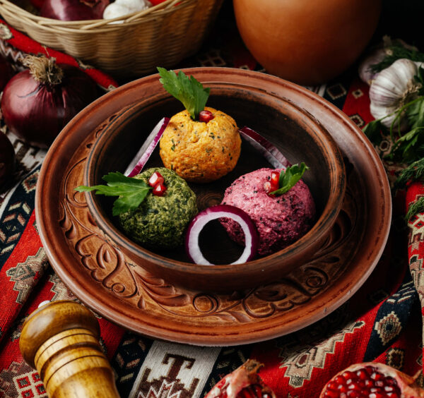 Ассорти пхали из свёклы, шпината и моркови